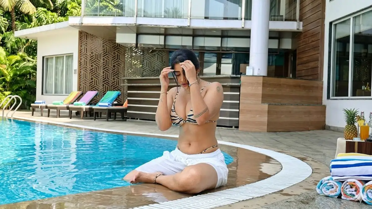 Home 49 Sofia Ansari Bold Look : बिकिनी लुक में नजर आईं सोफिया अंसारी, इंटरनेट पर वायरल हुआ नया फोटोशूट