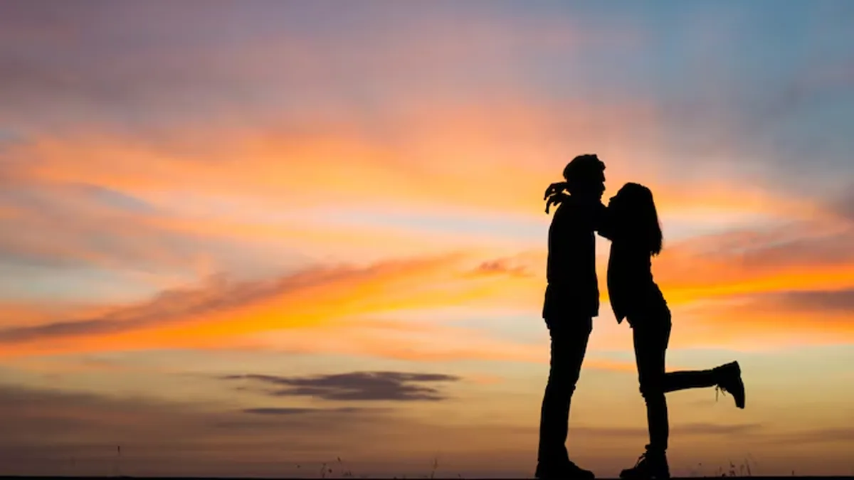 Aaj Ka Love Rashifal : इन 3 राशियों के लिए आज खुलेंगे रोमांस के नए दरवाजे, देखिये कहीं आपकी राशि तो नहीं?