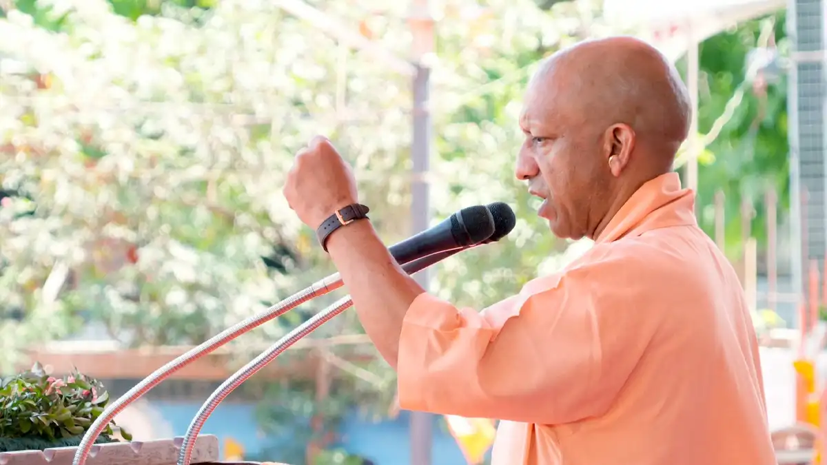 Home 9 गोरखपुर में बोले सीएम योगी-भाजपा की यात्रा सत्ता के लिए नहीं, संस्कारों के लिए है