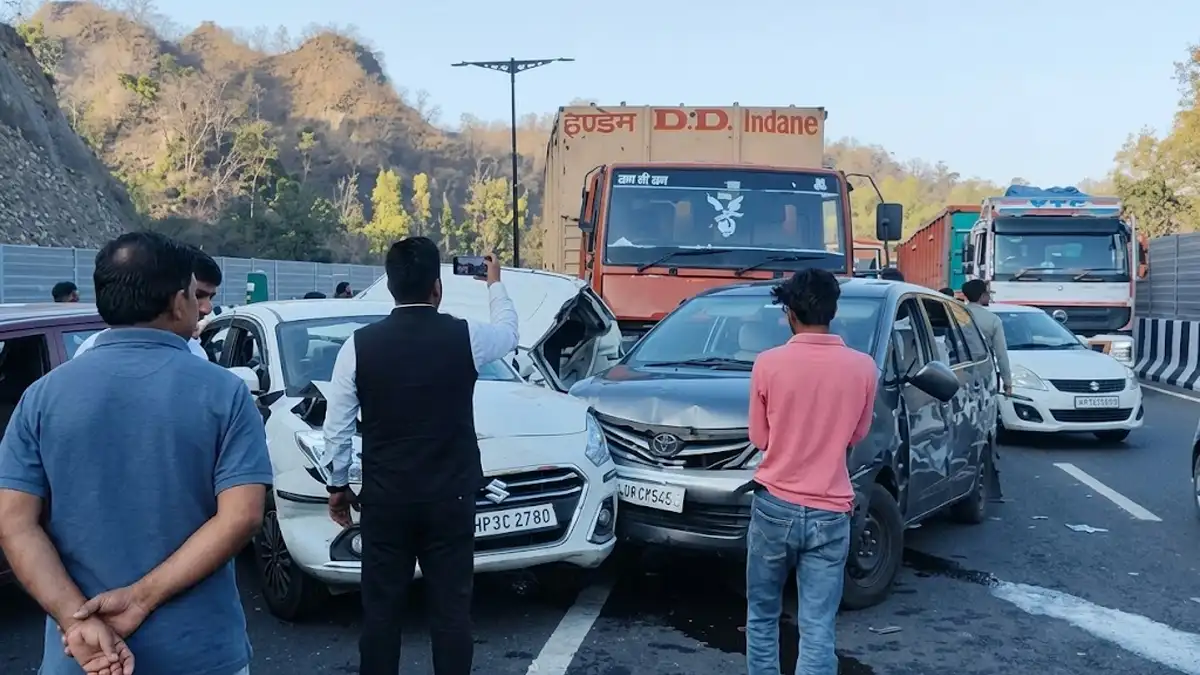 Delhi-Dehradun Expressway Accident : दिल्ली-देहरादून एक्सप्रेसवे पर उद्घाटन से पहले बड़ा हादसा, आपस में भिड़े कई वाहन
