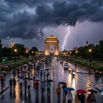 Delhi NCR Weather Update : आसमान में छाए काले बादल, अगले 48 घंटों तक दिल्ली में मेहरबान रहेगा मानसून जैसा मिजाज