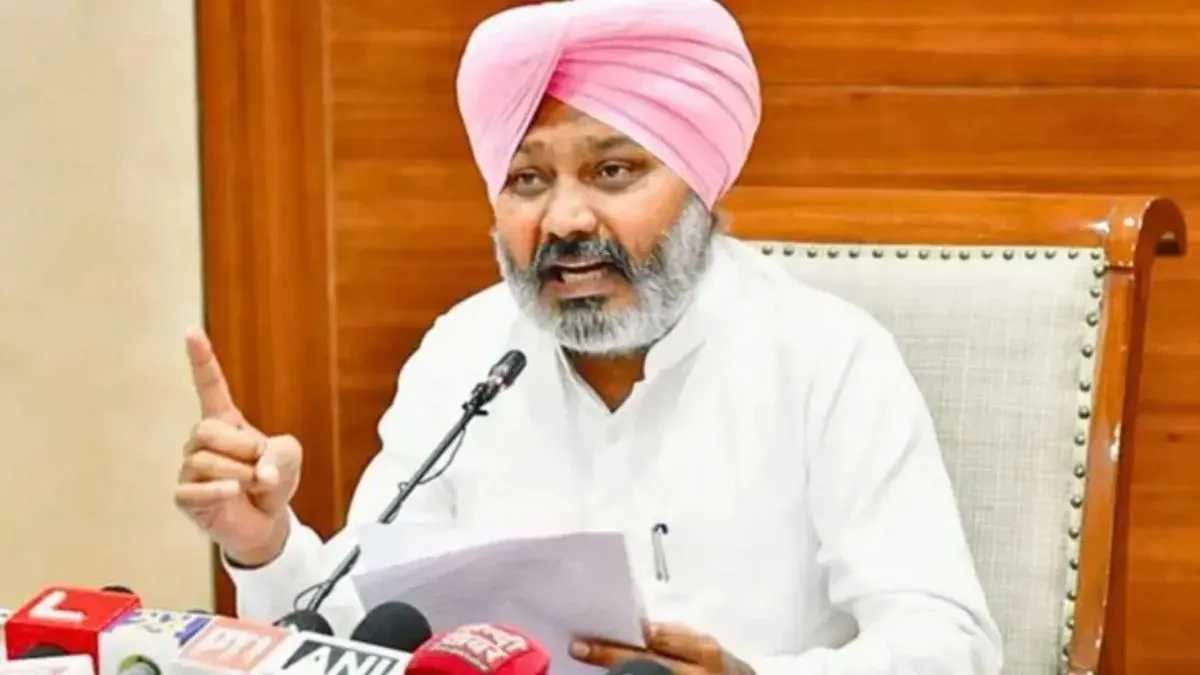 Home 18 पंजाब में 'आप' बनाम 'आप': मंत्री हरपाल चीमा का राघव चड्ढा पर बड़ा हमला, कहा- राज्य डायलॉग से नहीं चलता