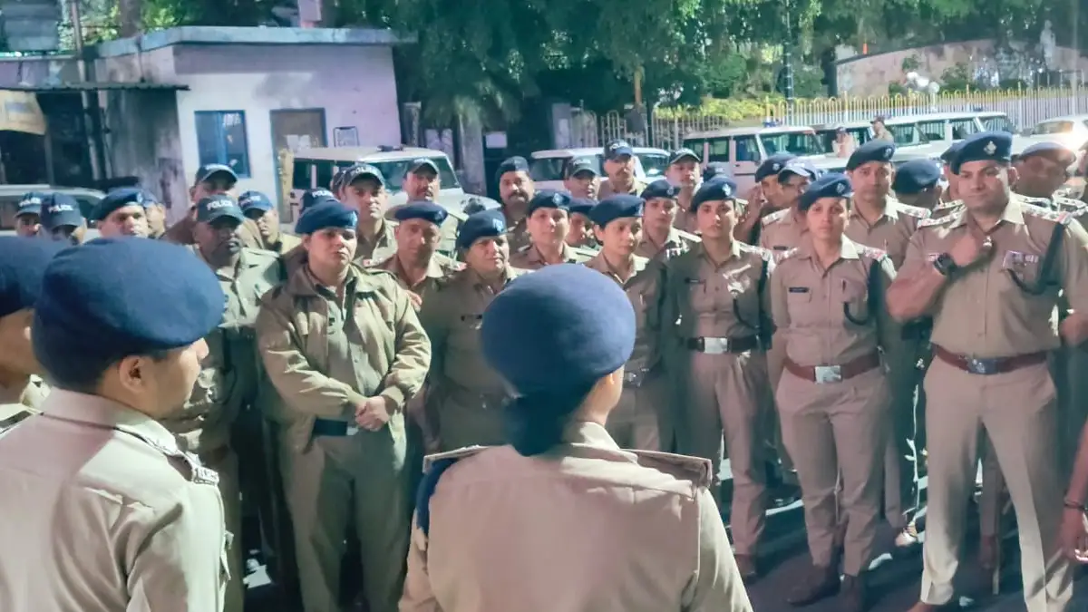 दून पुलिस का बड़ा एक्शन: पब-होटलों में रेड, वांटेड अपराधी गिरफ्तार और गाड़ियां सीज