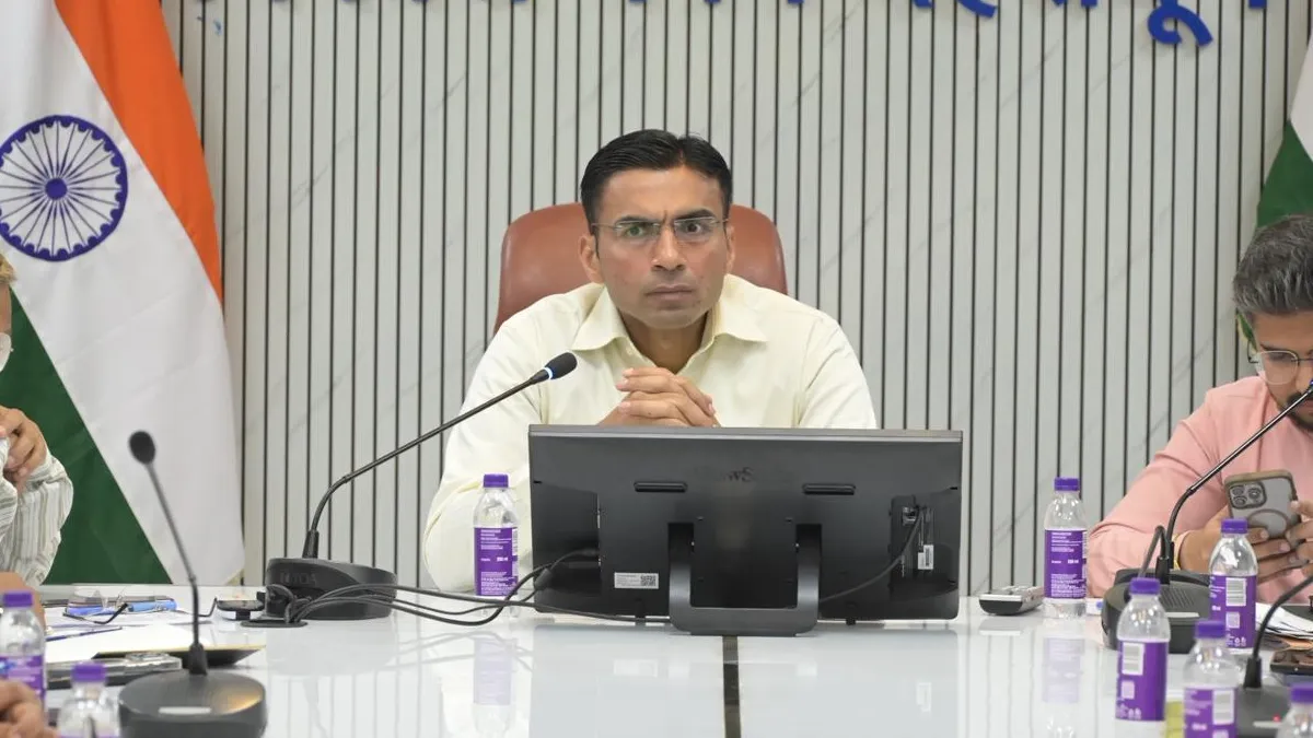 PM Modi Dehradun Visit : आशारोड़ी से गढ़ीकैंट तक दिखेगी भव्यता, डीएम सविन बंसल ने परखा सुरक्षा चक्र