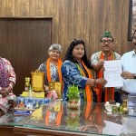 नशे के खिलाफ अभियान चलाने वाले कार्यकर्ता को प्रताड़ित करने का आरोप, नैनीताल डीएम को सौंपा ज्ञापन