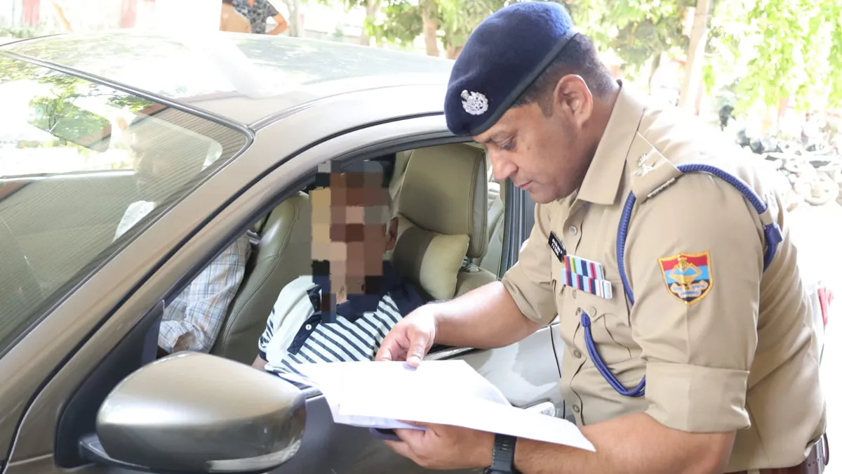 84 वर्षीय बुजुर्ग की शिकायत सुनने खुद गाड़ी तक पहुंचे एसएसपी, तत्काल दिए एक्शन के निर्देश