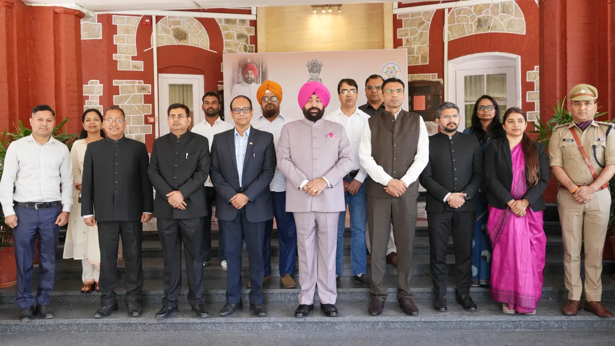 जब सो रहा था शहर, तब जान पर खेलकर इन्होंने बचाई जिंदगी; देहरादून के जांबाज सम्मानित।