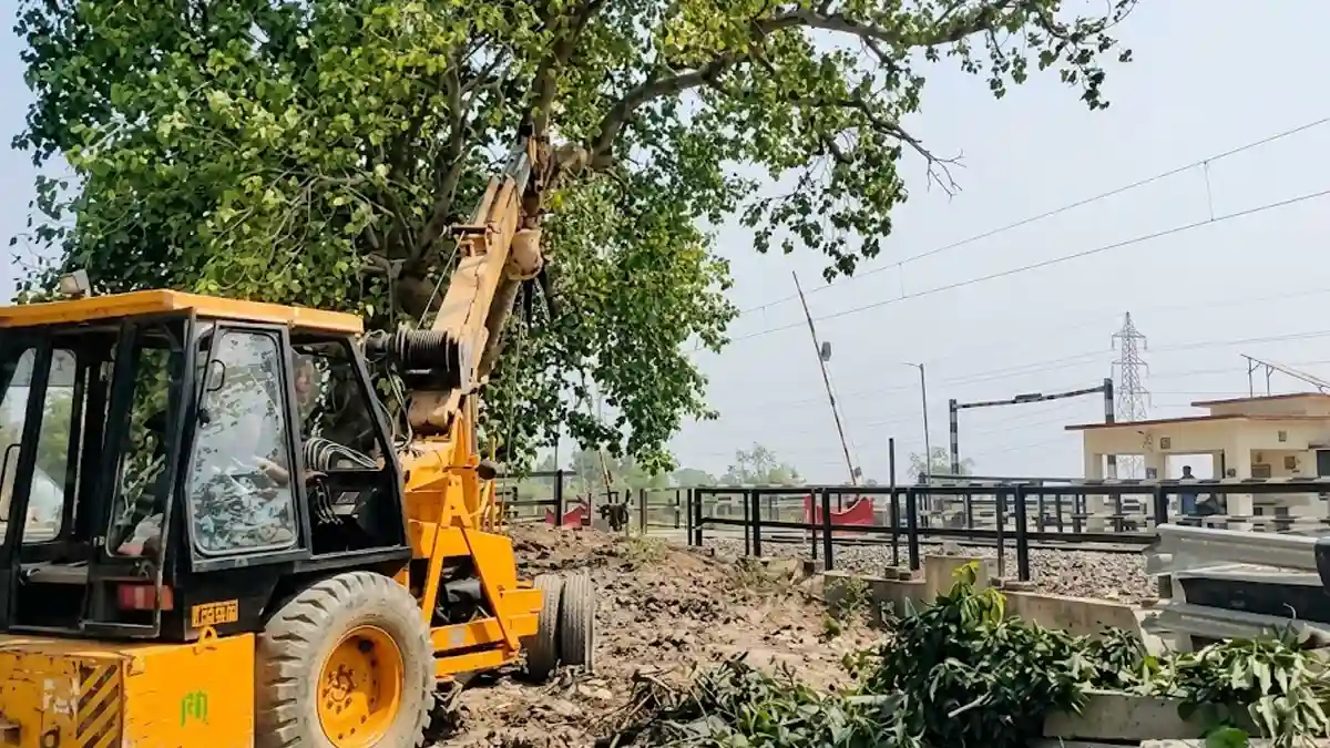 Uttarakhand : किच्छा में हटा 50 साल पुराना मंदिर, आपसी सहमति से शिफ्ट हुई मां काली की मूर्ति