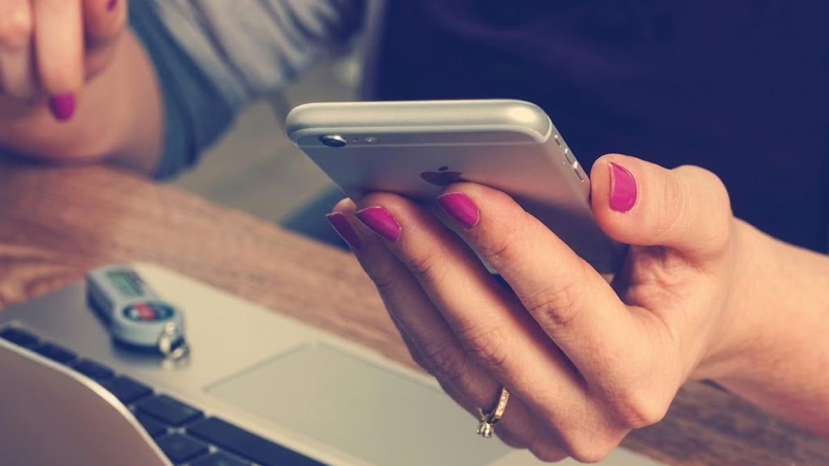 Dehradun Cyber Fraud : फेसबुक पर 'सरोज मिश्रा' से दोस्ती पड़ी भारी, डोईवाला के ठेकेदार ने गंवाए ₹1.20 करोड़