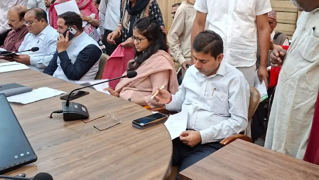 Dehradun Janta Darbar : बेटे ने माता-पिता को घर से निकाला, प्रशासन ने भरण-पोषण अधिनियम में दर्ज किया केस