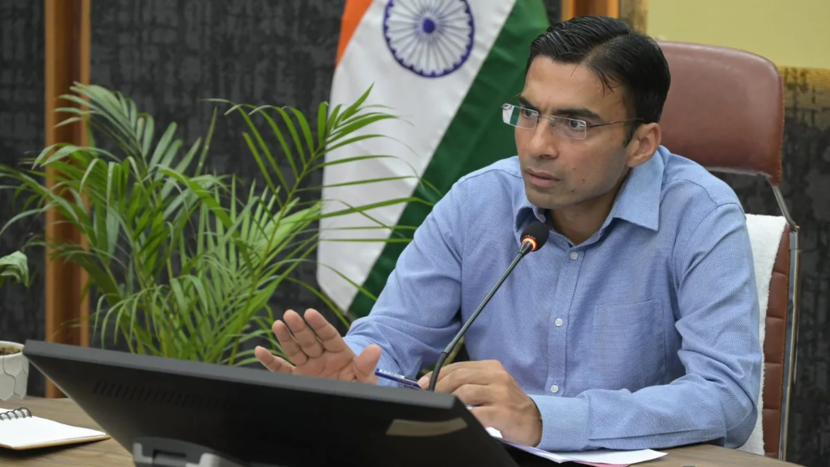देहरादून में खुदाई के अगले दिन गड्ढा भरा नहीं मिला तो होगी FIR, DM का बड़ा फैसला
