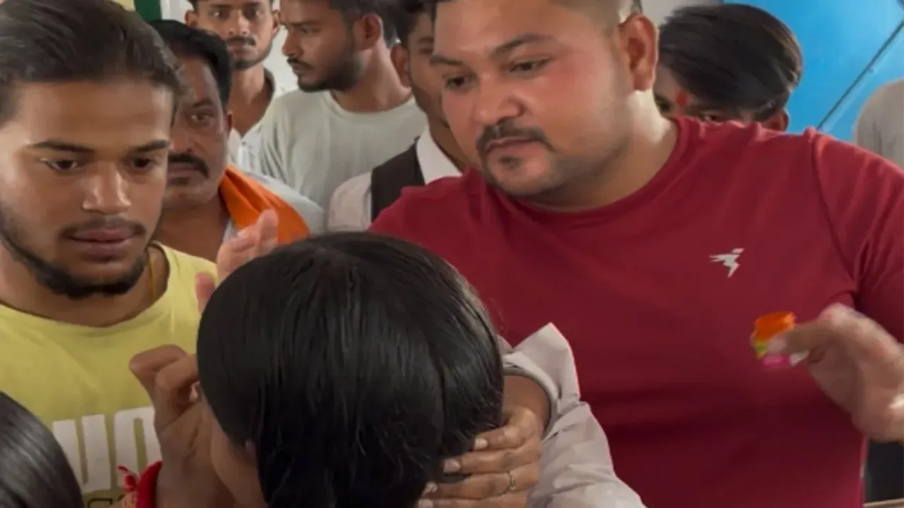 Dehradun News : देहरादून के स्कूल में छात्रों का तिलक मिटाने पर हंगामा, बजरंग दल ने किया विरोध