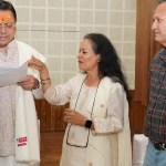 मुख्य सेवक सदन में अचानक पहुंचीं अभिनेत्री हिमानी शिवपुरी, CM धामी से मिलकर उत्तराखंड के लिए कह दी ये बड़ी बात