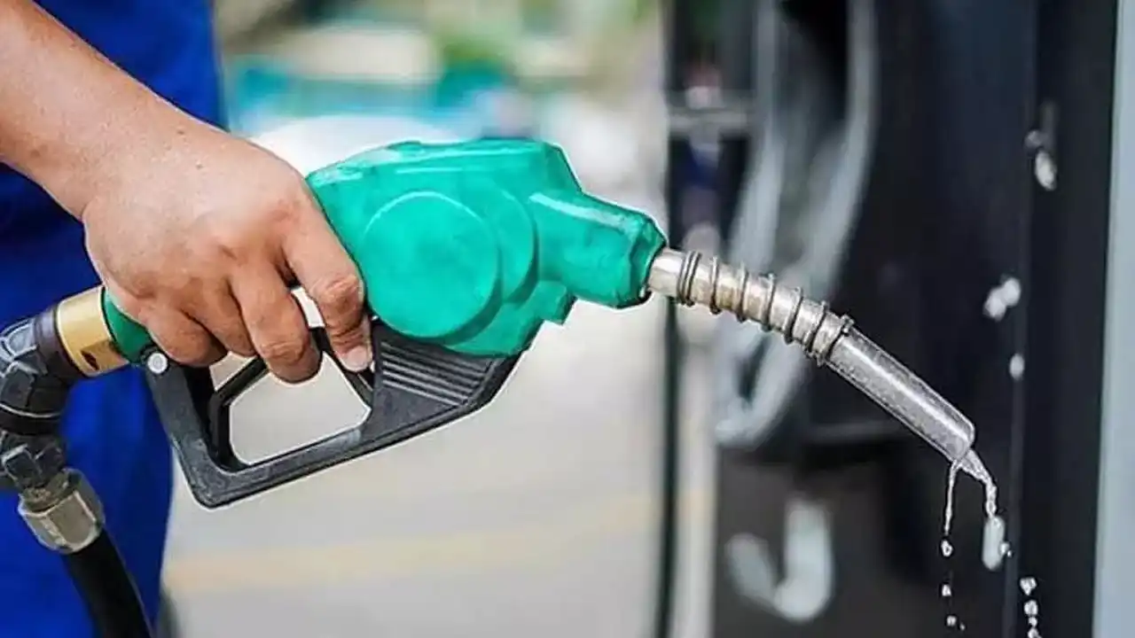 Petrol Diesel Price Hike : पेट्रोल-डीजल की कीमतों में फिर उछाल, 11 दिन में चौथी बार बढ़े दाम