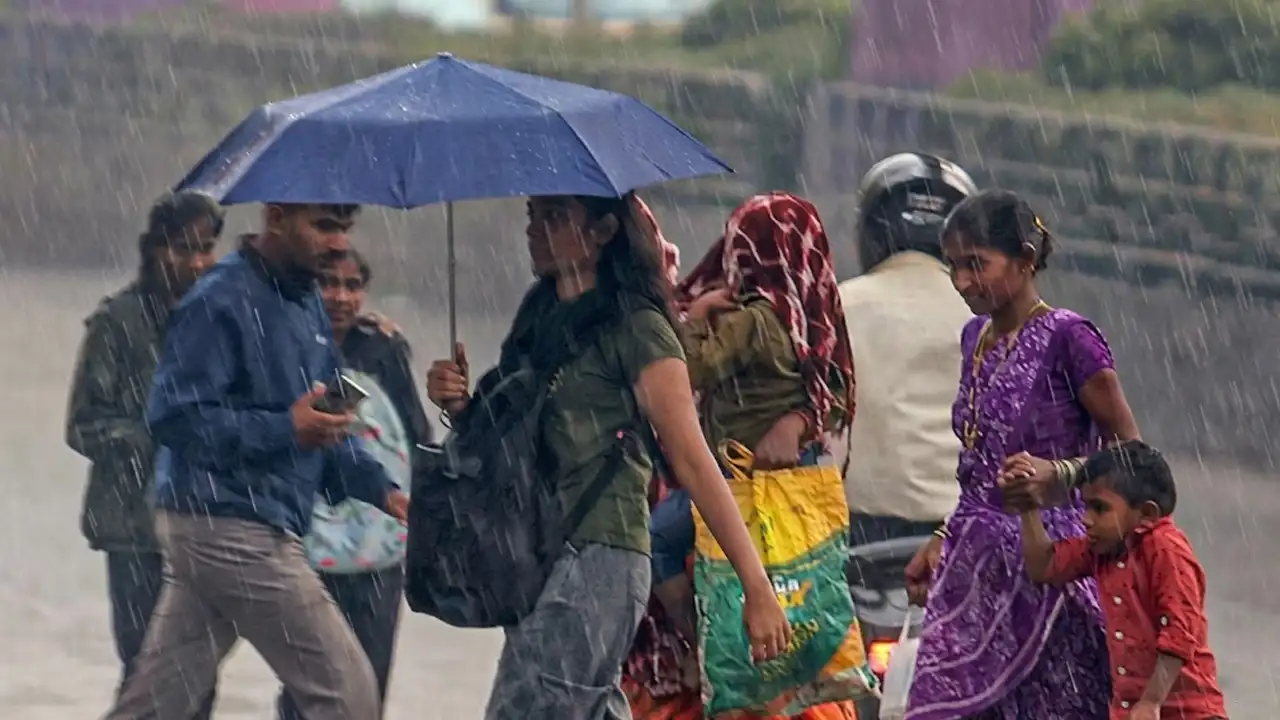 Uttarakhand Weather: झुलसाती गर्मी के बीच राहत की खबर, अगले 48 घंटे इन जिलों में भारी बारिश का ऑरेंज अलर्ट