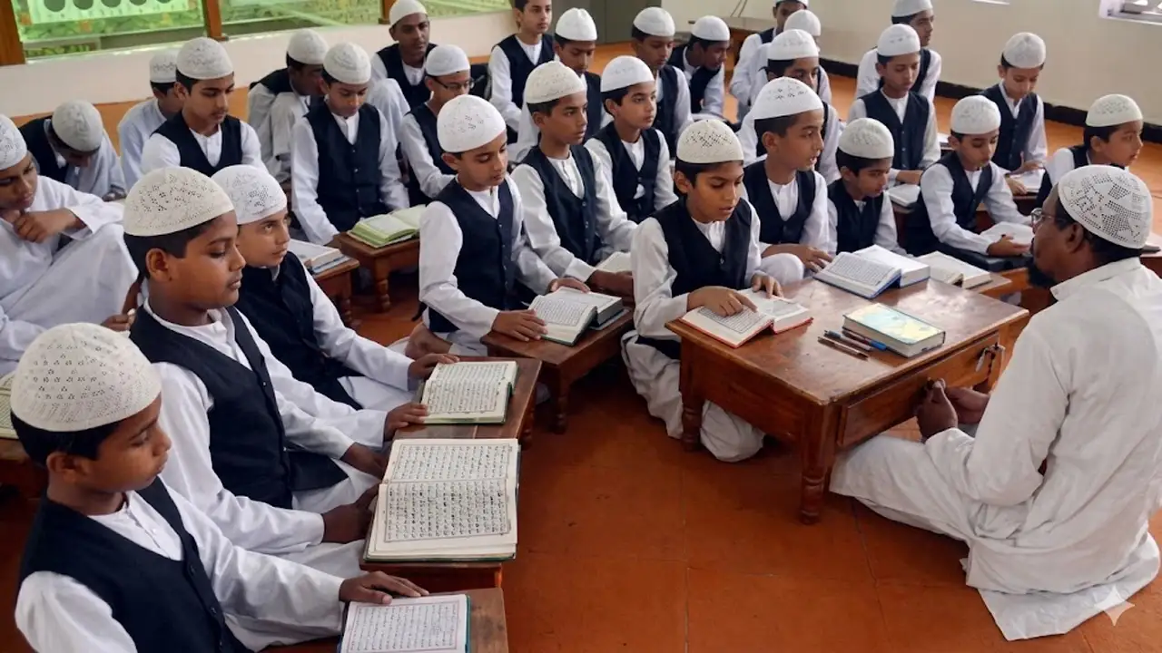 Uttarakhand Waqf Board का बड़ा फैसला, अब बाहरी राज्यों के छात्रों को मदरसों में नहीं मिलेगा प्रवेश