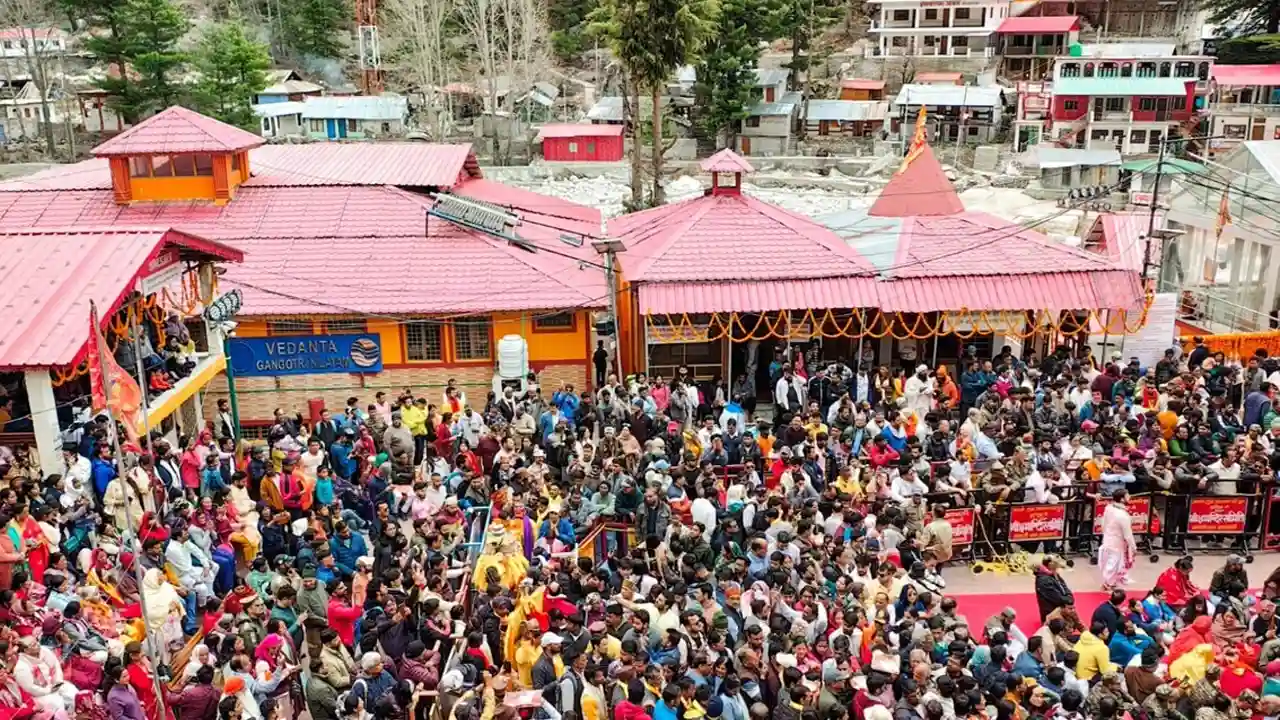 Uttarkashi Dev Doli Dispute : सोमेश्वर देवता की डोली यात्रा में भेदभाव का आरोप, उत्तरकाशी कोर्ट पहुंचे ग्रामीण