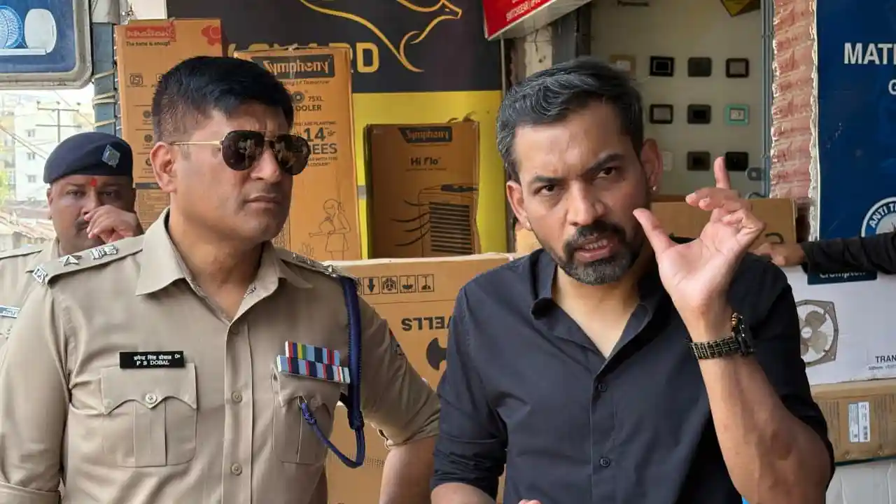 देहरादून: सड़क खोदकर भूल गया UPCL, डीएम ने अधीक्षण अभियंता का रोका वेतन
