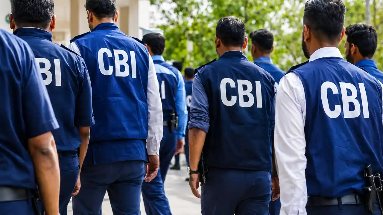 LUCC Scam : 800 करोड़ हड़पकर विदेश भागा मास्टरमाइंड समीर अग्रवाल, पत्नी समेत मुख्य आरोपियों की तलाश में CBI