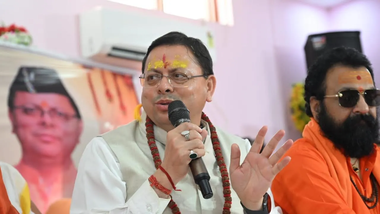 हरि सेवा आश्रम पहुंचे सीएम धामी, बोले - यूसीसी और सख्त भू-कानून पर अडिग सरकार