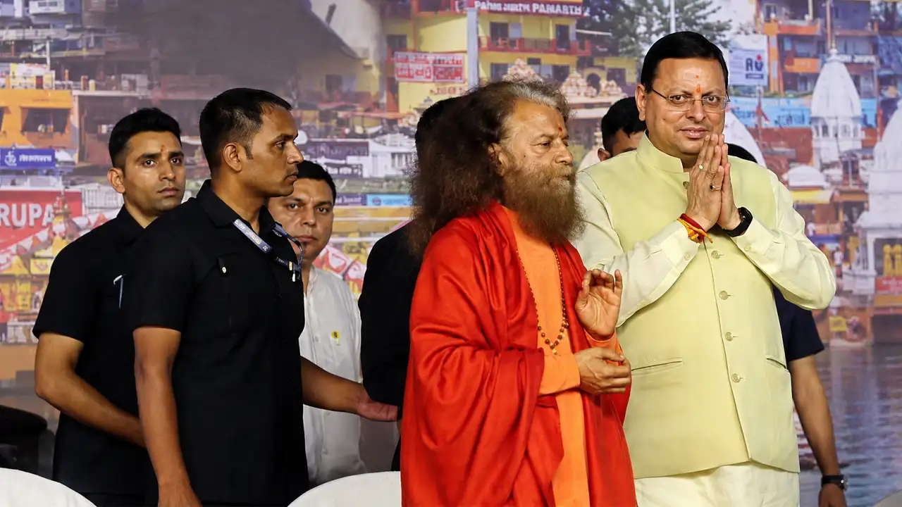 मूसलाधार बारिश के बीच हरिद्वार पहुंचे CM Dhami, मंदिर में चोरी को मुख्यमंत्री ने बताया गौ हत्या जैसा महापाप
