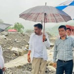 Dehradun Rain Updates : रेड अलर्ट के बीच ग्राउंड जीरो पर उतरे डीएम डॉ. आशीष चौहान, असुरक्षित मकान खाली कराने का आदेश